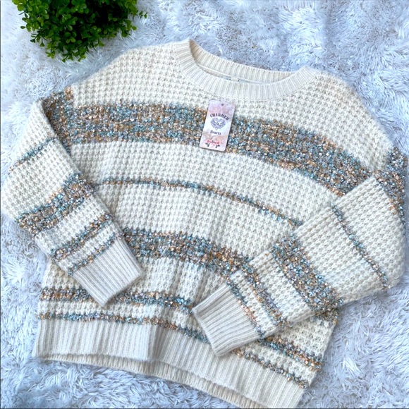 charmed hearts Tops - 🌸Lovely Sweater🌸